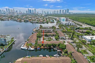 Waterfront Townhouse Room for Rent Main Photo