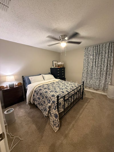 Room on a quiet street  Main Photo