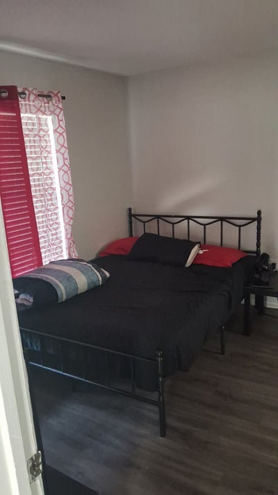 Hi I m looking for roommate As soon as possible  Main Photo