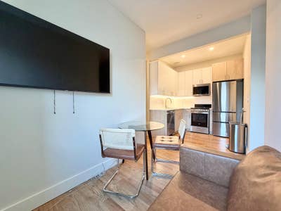 Spacious East Harlem Room Main Photo