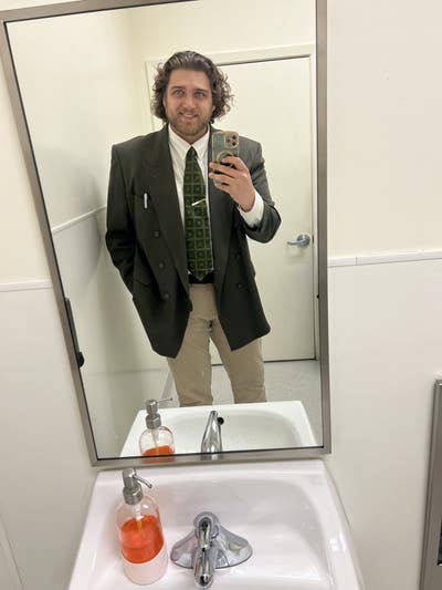 Looking for friends and roommates Main Photo