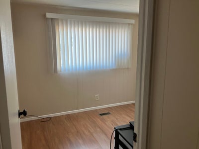 Renting Room with private bathroom for female Main Photo