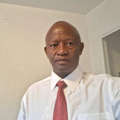 Professional Male seeks a small or large room Main Photo