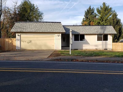 1 BedShared Bathroom in Milwaukie| Available  | $ Main Photo