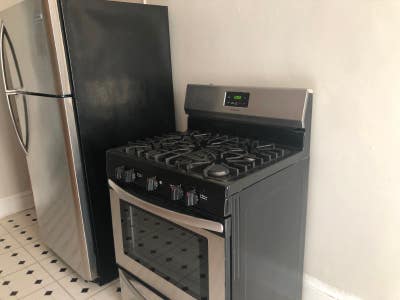Renovated 1 BED1 Bath Heat Hot Water No Broker  Main Photo