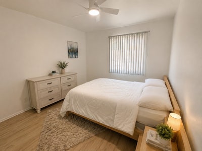 2 Rooms for Rent in Awesome House Main Photo