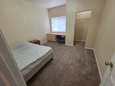 Affordable room Main Photo