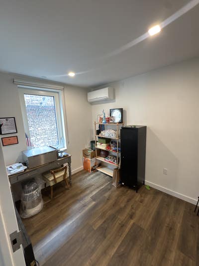 Small room in a brand new condo in WH Main Photo
