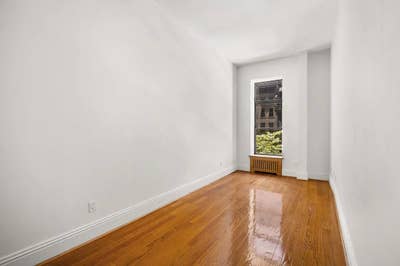 Large Room for Rent Midtown  Main Photo