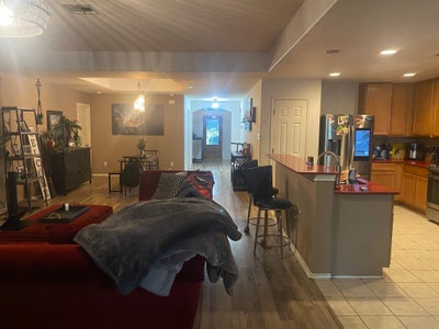 Room for Rent in My 4 Bedroom House Main Photo