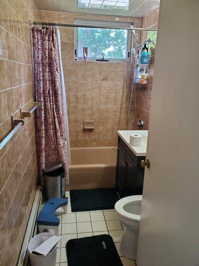 Bedroom avail in large 2bd 1 ba in Newton corner Main Photo