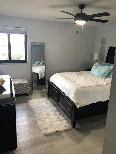 Room for rent in modern townhome  Main Photo