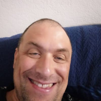 Professional Male seeks a small or large room Main Photo