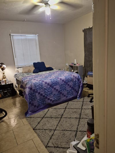 1 bedroom available in 3 bedroom house shared. Main Photo
