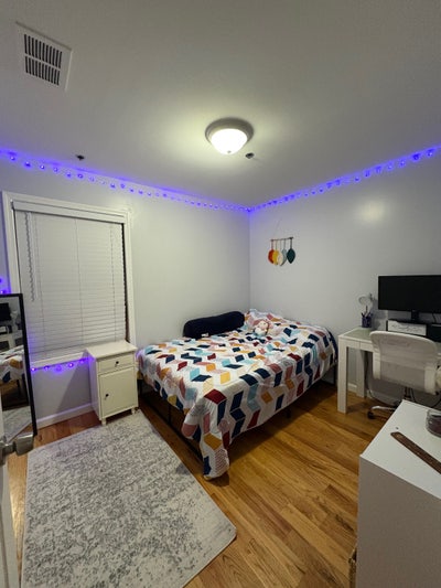A room available in a 2b/2b Apt from OCTOBER  Main Photo
