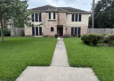 Large beautifil home & yard in Memorial Northwest Main Photo