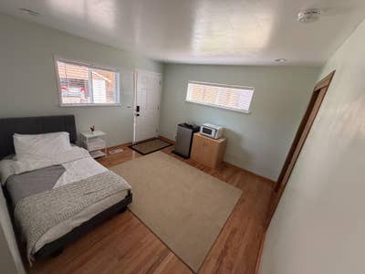 Furnished Bedroom in Burien  Main Photo