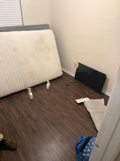 Room for rent serious inquires only  Main Photo