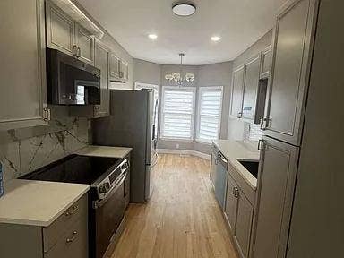 Convenient Room Near Shopping Main Photo