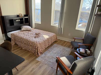 ⭐ TopRated Host |  Renovated Baltimore Townhouse w Main Photo