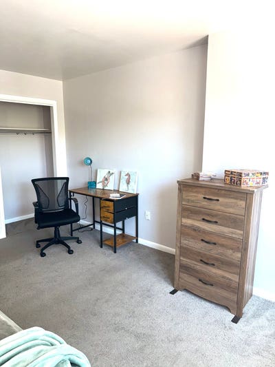 Price drop: Furnished Room for Rent in Columbia He Main Photo