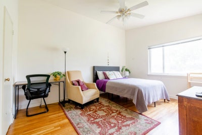 Large Bright Room & Private Bath - plus a house! Main Photo