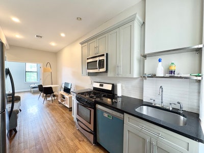Rooms available in 4br, Laundry, Central air/heat  Main Photo