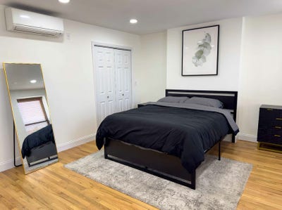 Spacious Furnished Room with Personal Bathroom Main Photo