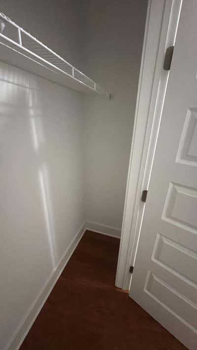 Looking for a roommate Main Photo