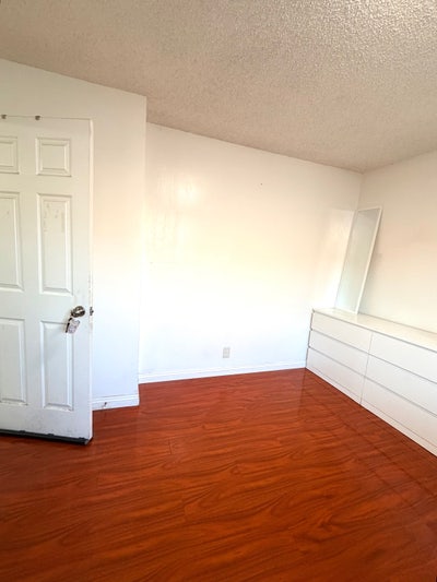 Private Spacious Master Bedroom  Main Photo