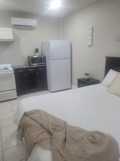 Efficiency Apt -  Airbnb style Main Photo