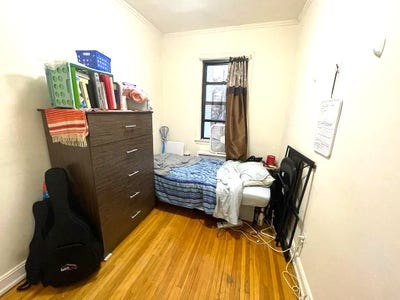 Small Pretty Room 5 mins from Subway ( Woodside )! Main Photo