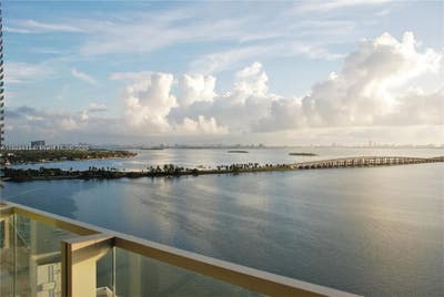 Private Bedroom + Private Bathroom in Luxury Condo Main Photo