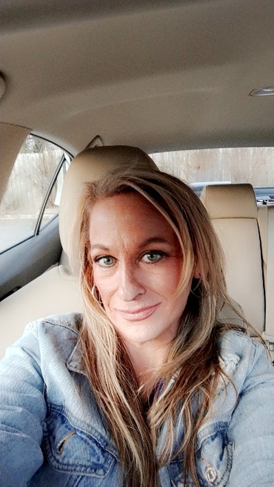 Professional Female seeks a small or large room Main Photo