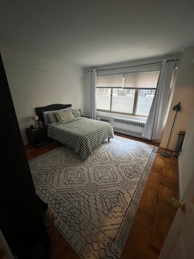 Large Room in Midtown East Main Photo