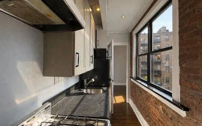 #1115 Gut renovated 2 bed/1 bath apartment in the  Main Photo