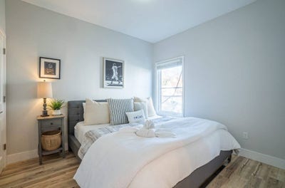 Spacious Room with Private Bath – All Utilities In Main Photo