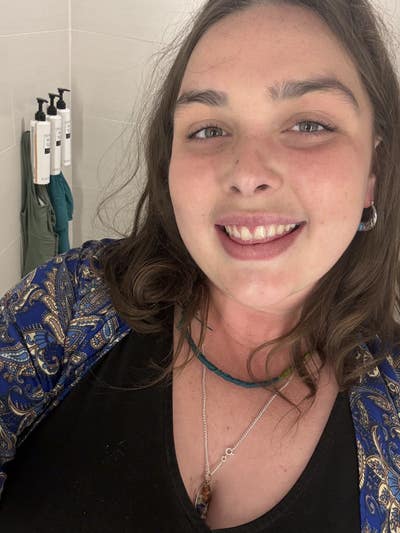 Hello! I’m izzie, I’m 26 and I’m a prof... Main Photo