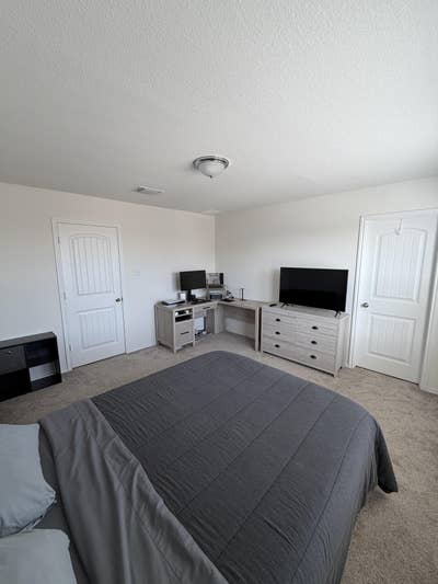 Private Room in Spacious Home in Manor, TX Main Photo