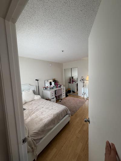 Master room for rent/valley village  Main Photo
