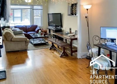 Roomy 1BR Coach House in Prime Lincoln Park Main Photo