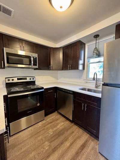 Newly updated 1 BR townhome wCentral AC Main Photo