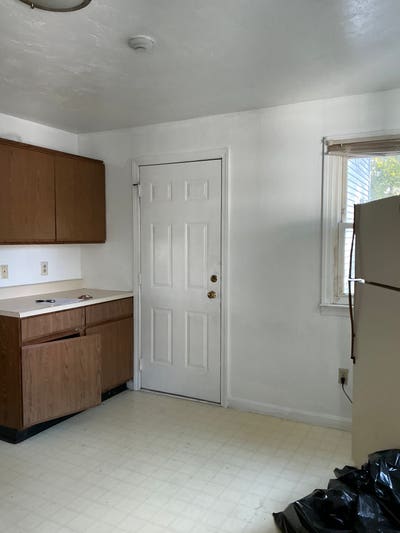 Tidy 3 rd floor 1 BR unit Leominster Main Photo