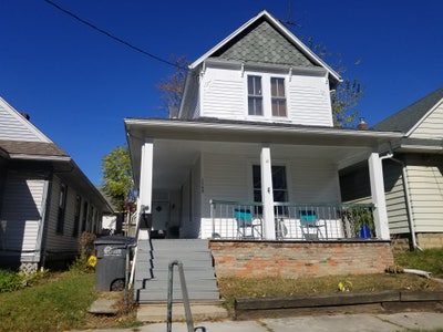 Furnished Room for rent in Two story house Main Photo
