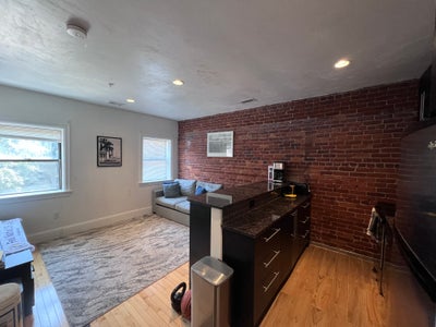 Furnished 1 Bed 1 Br Apartment on Beacon St Main Photo