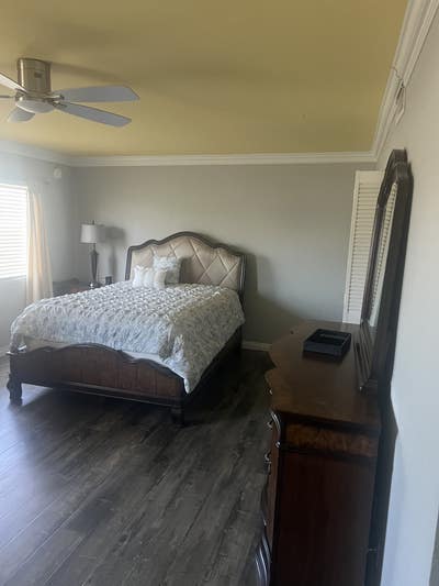 Must See! Large Master/Private Bathroom  Main Photo