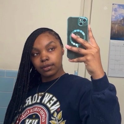 Professional Female seeks a small or large room Main Photo