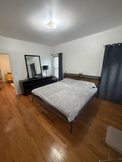 One bed Rm Apt 30min train to Financial District.  Main Photo