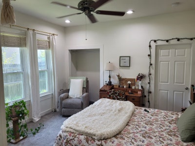 Arlington Heights Room Main Photo