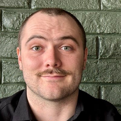 Easygoing WFH software dev (29) — tidy, drama-free Main Photo
